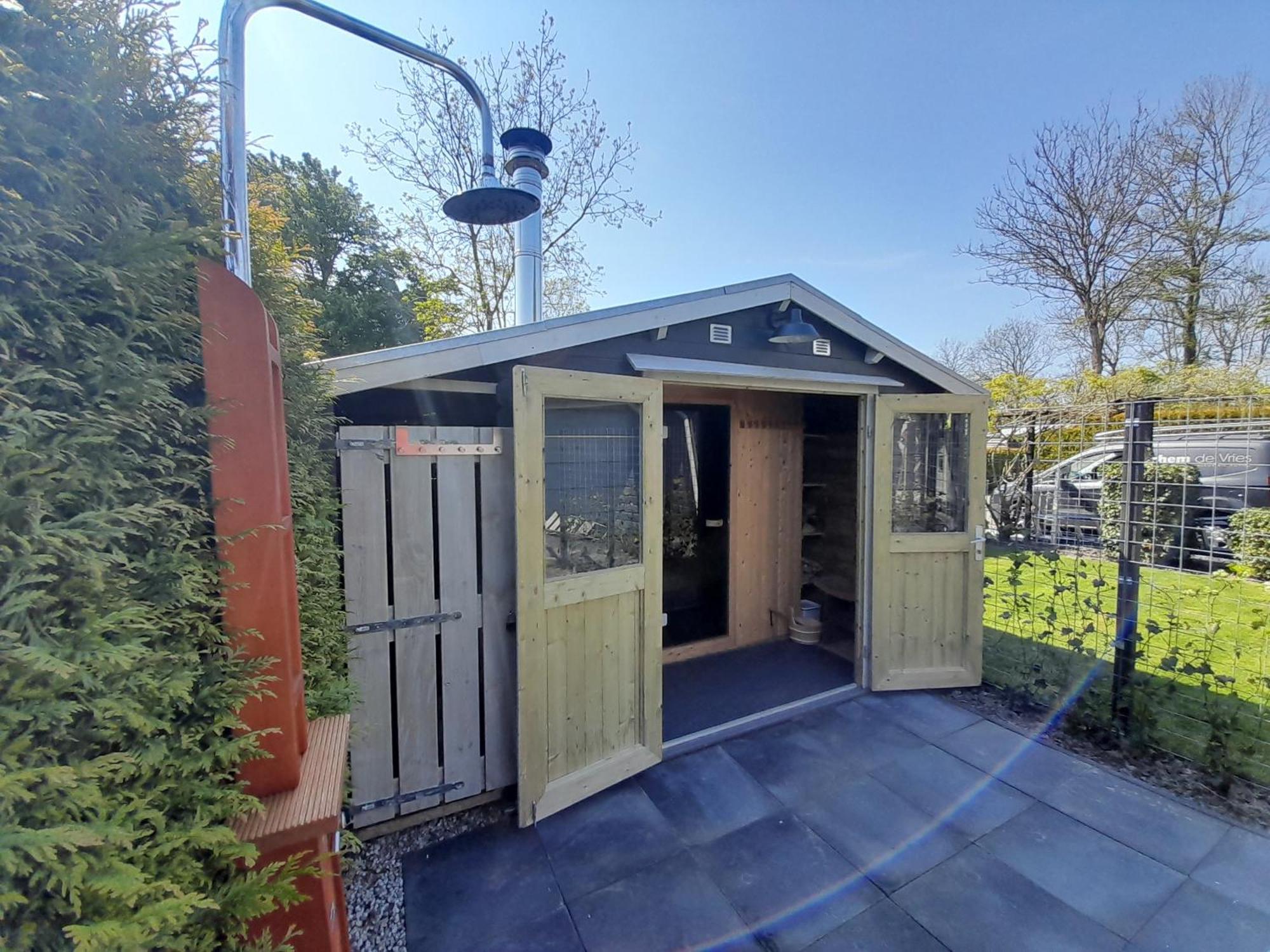 Beautiful 6-Person Chalet With Finnish Wood-Fired Sauna Tzummarum Εξωτερικό φωτογραφία